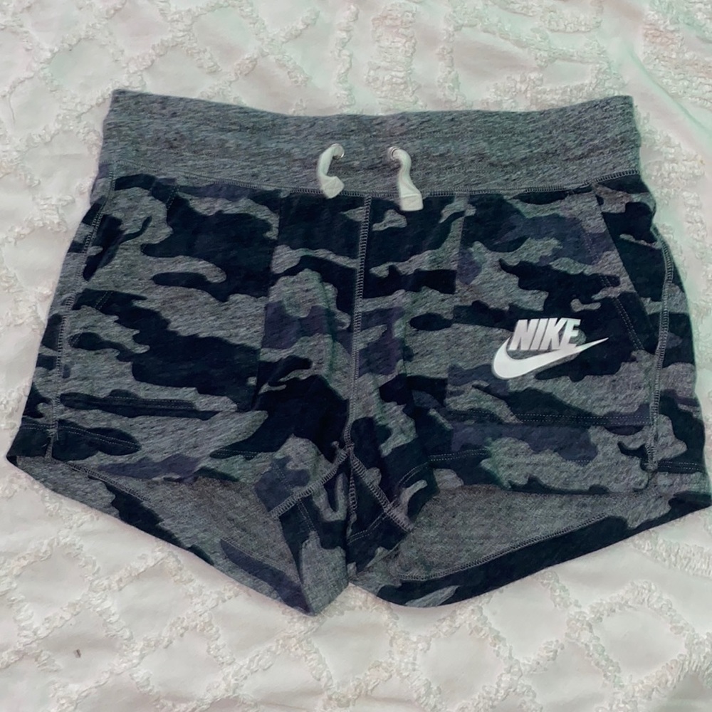 Nike camo shorts in women’s medium